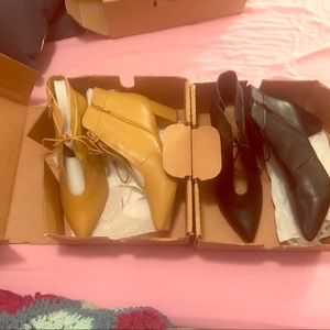 Sexy ankle boots with opening down the front.